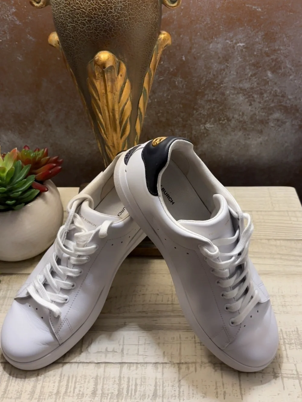 Like New ~ Tory Burch White Leather Sneakers W/Black Heel Tab & Gold Logo ~Sz 10